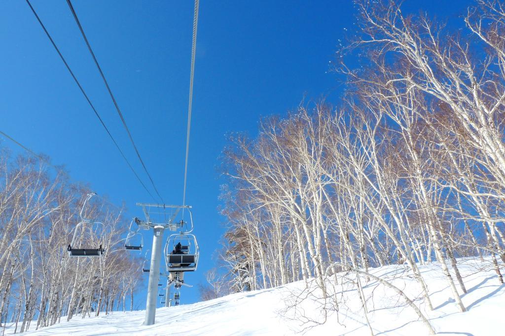 Shin Furano Prince Hotel Екстер'єр фото The ski lift at Furano Ski Resort