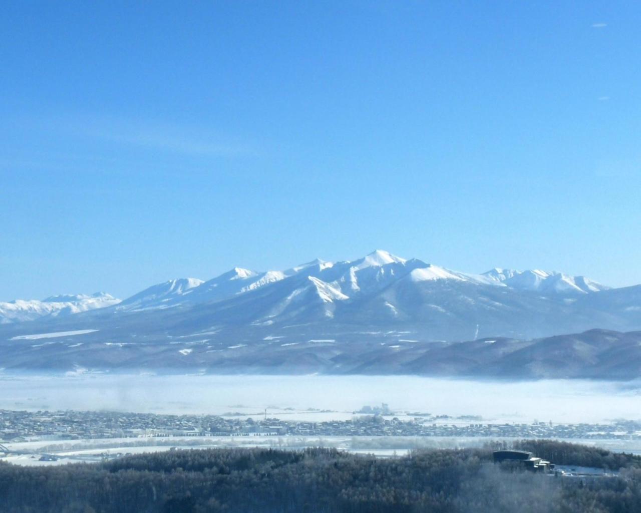 Shin Furano Prince Hotel Екстер'єр фото View of the range from the west